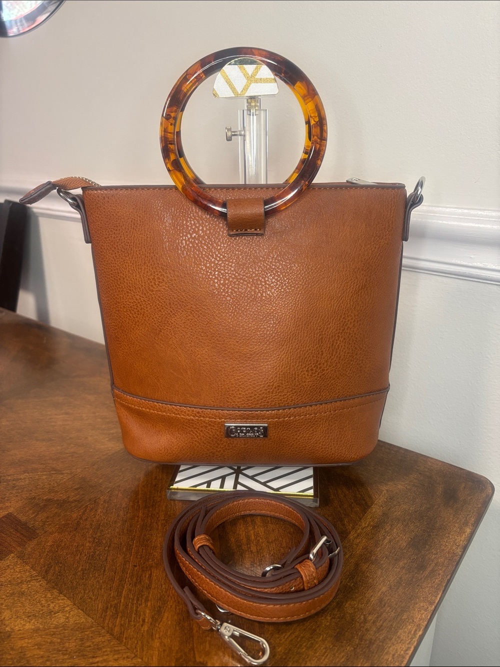 CARLOS SANTANA Tortoiseshell Handle Tan Crossbody Bag - Picture 6 of 16